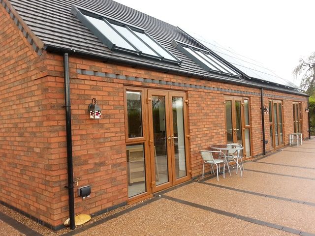 Peppers Barn, Loughborough Leics. Accessible holiday bungalow with ceiling track hoist