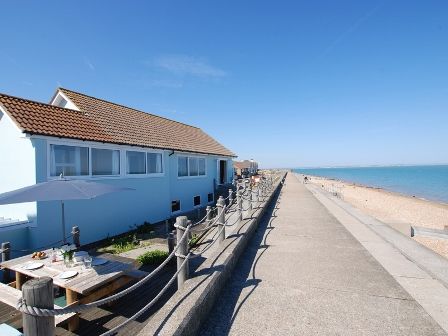 Seastar Accessible Holiday Cottage with ceiling hoist,Deal, Kent